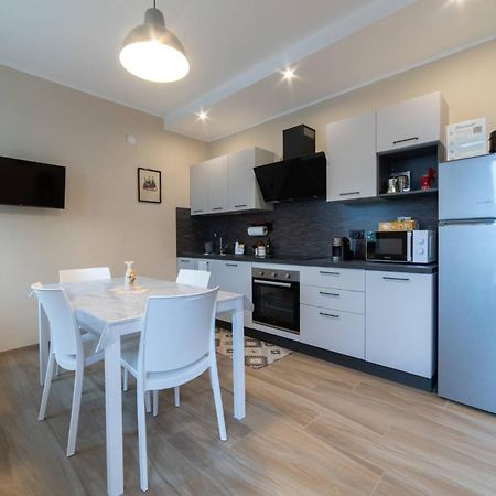 Casa Rubbo - Appartamento 'Como' Nelle Langhe Alba  Bagian luar foto
