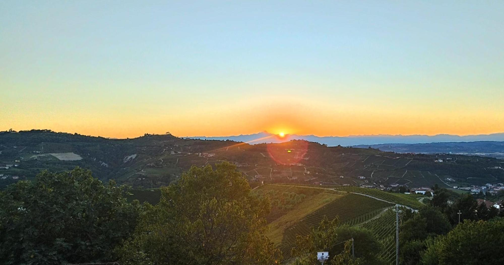 Casa Rubbo - Appartamento 'Como' Nelle Langhe Alba  Bagian luar foto