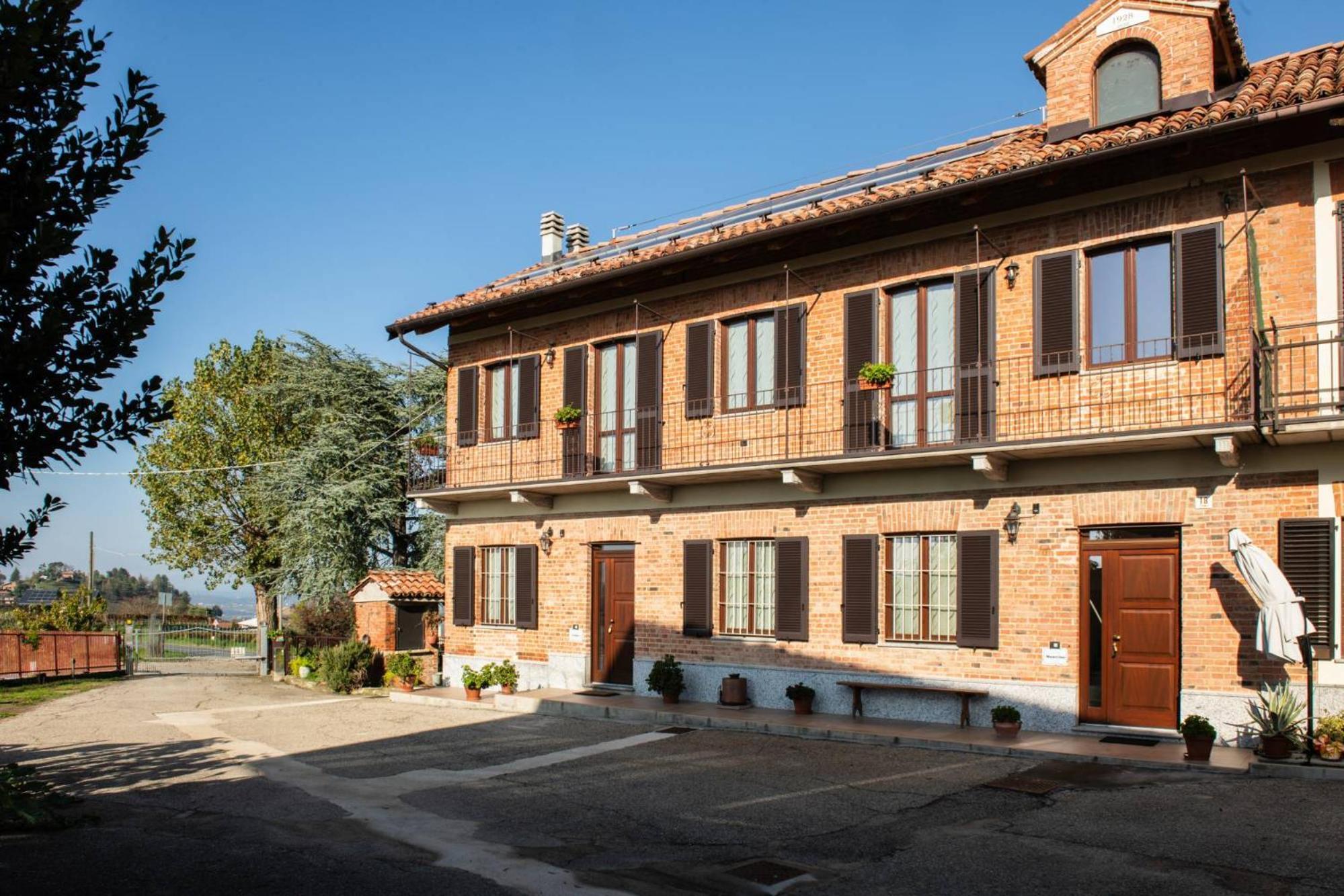 Casa Rubbo - Appartamento 'Como' Nelle Langhe Alba  Bagian luar foto