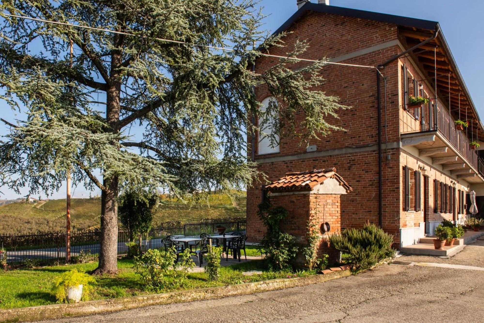 Casa Rubbo - Appartamento 'Como' Nelle Langhe Alba  Bagian luar foto