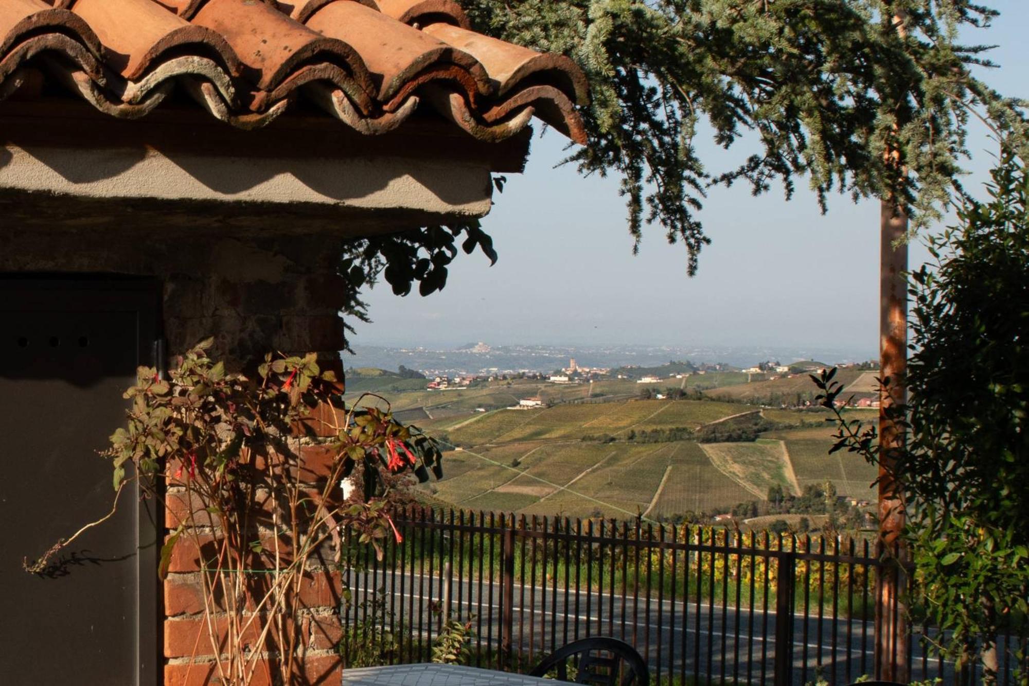 Casa Rubbo - Appartamento 'Como' Nelle Langhe Alba  Bagian luar foto
